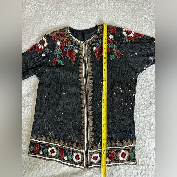 Vintage women’s black silk sequin evening jacket with red floral design. - Picture 15 of 17